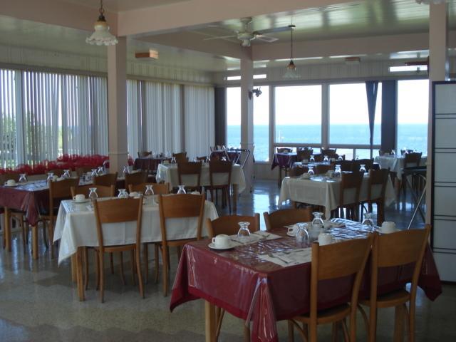 Hotel Motel Du Rocher Rivière-la-Madeleine Exteriör bild